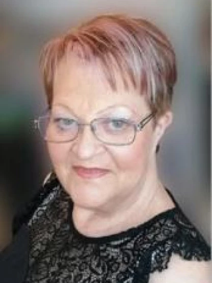 Vanda  Mazzer In Sari