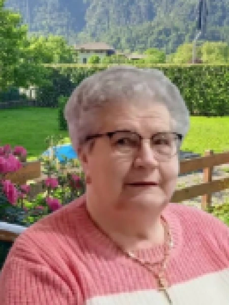  Marisa Polonia