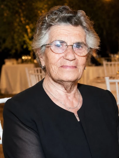 Angela  Indrio