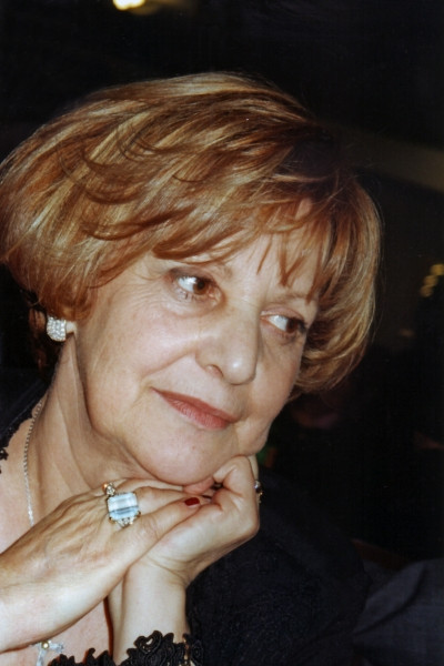 Anna Avaltroni In Bianconi